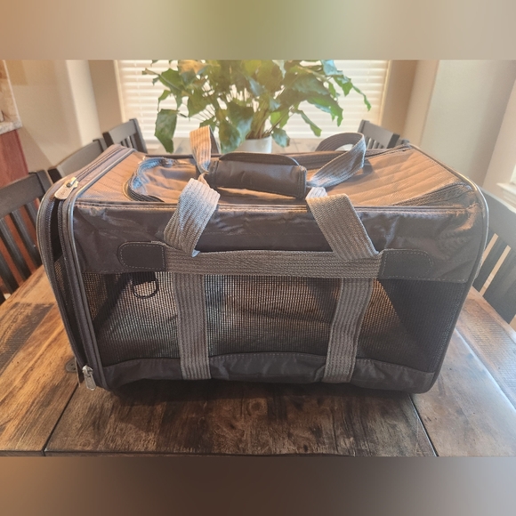 Cozy Sherpa Other - Sherpa Deluxe Soft-Sided Small Pet Transport Carrier with Mesh Ventilation. NWT